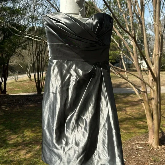 Love size 2 gray semi-formal strapless dress. Stunning! - Picture 2 of 8